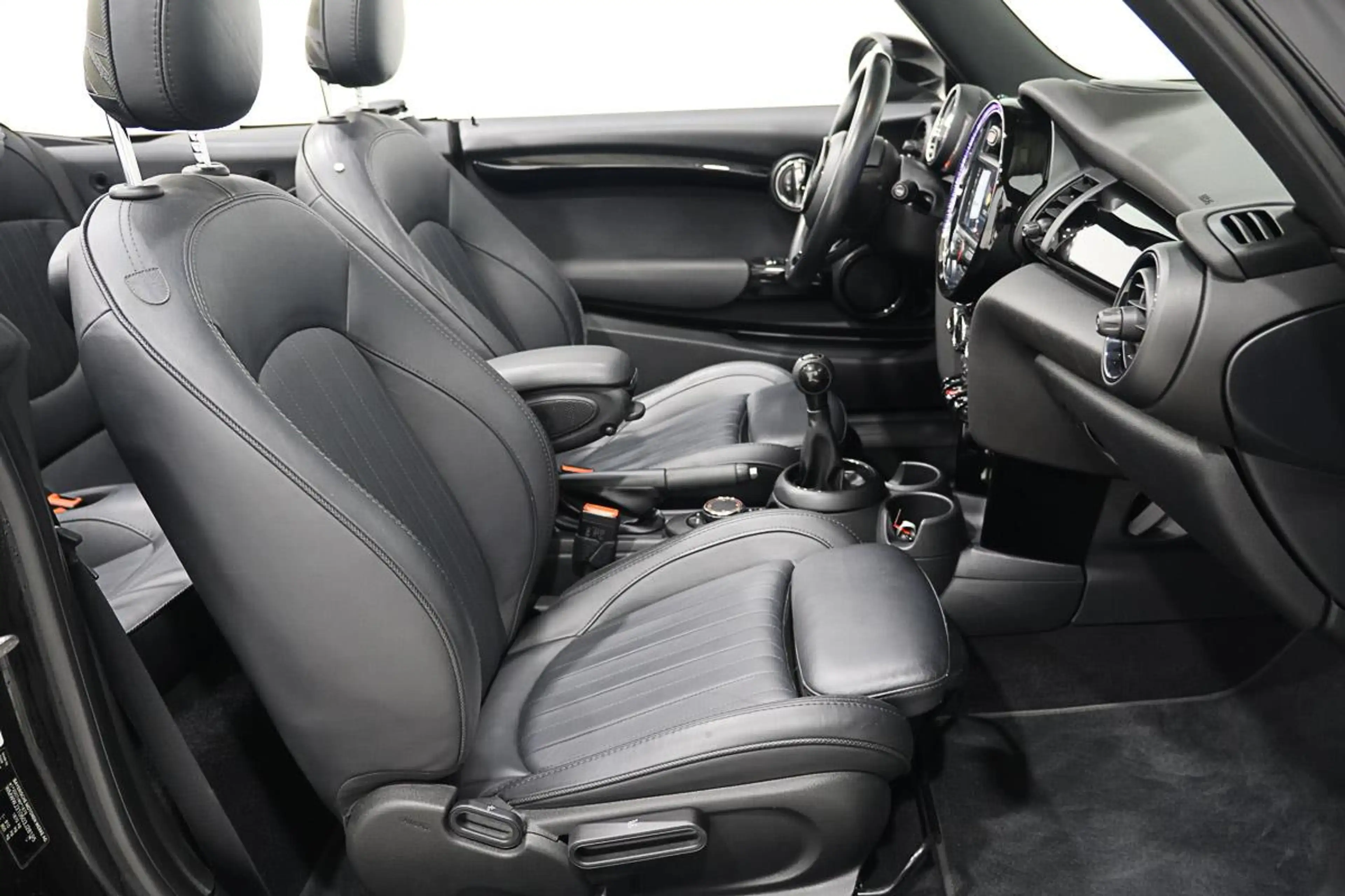MINI Cooper Cabrio 1.5 T 136 17 BLACK - LED - CUIR - GPS — photo 10