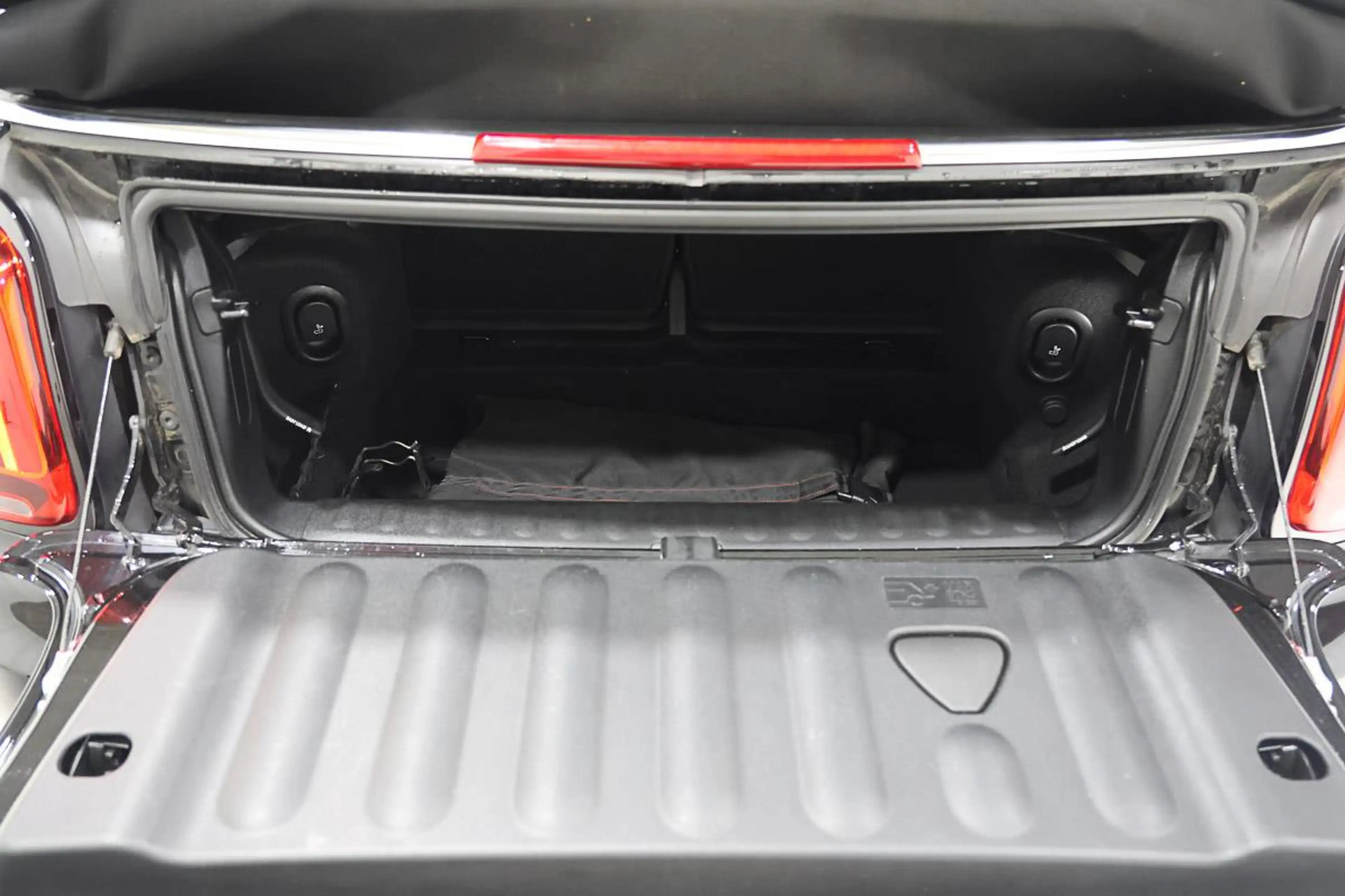 MINI Cooper Cabrio 1.5 T 136 17 BLACK - LED - CUIR - GPS — photo 14