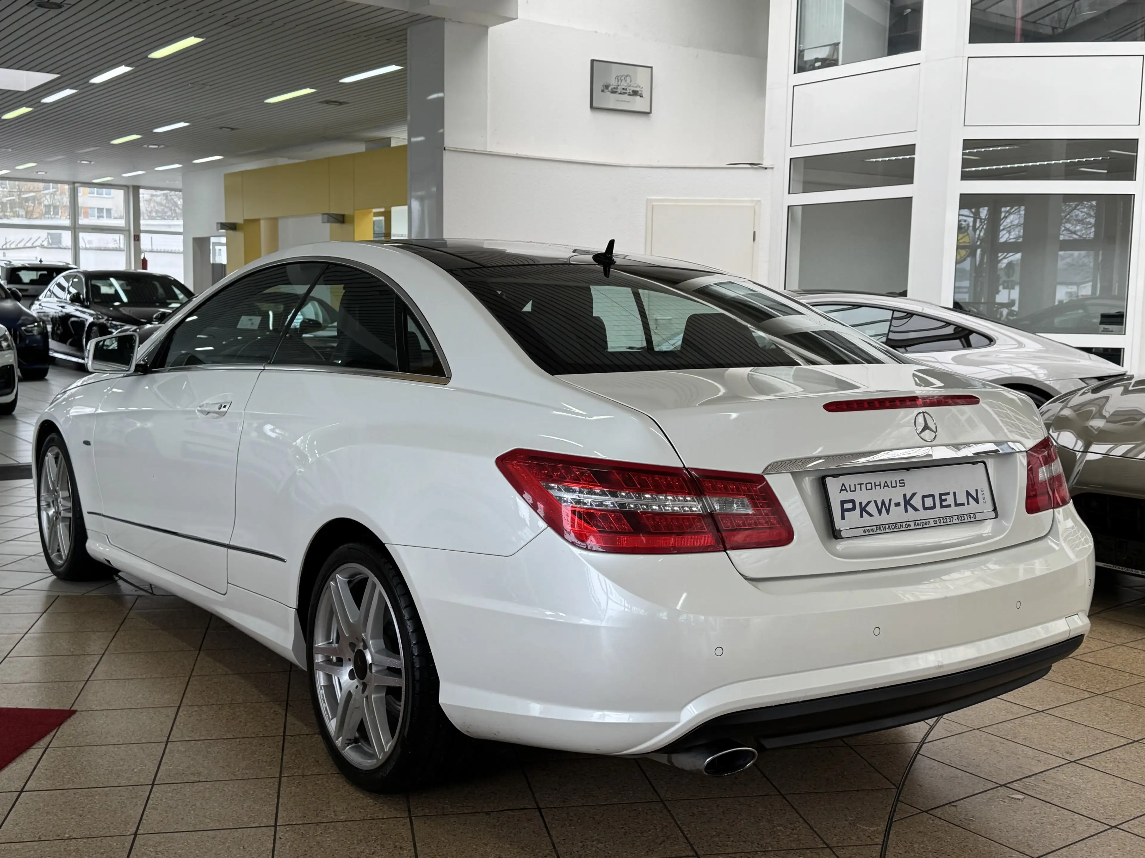 Mercedes-Benz E 250 CDI AMG-LiNE *PANO*NAVi*PDC*LEDER*Bi XENON — photo 4