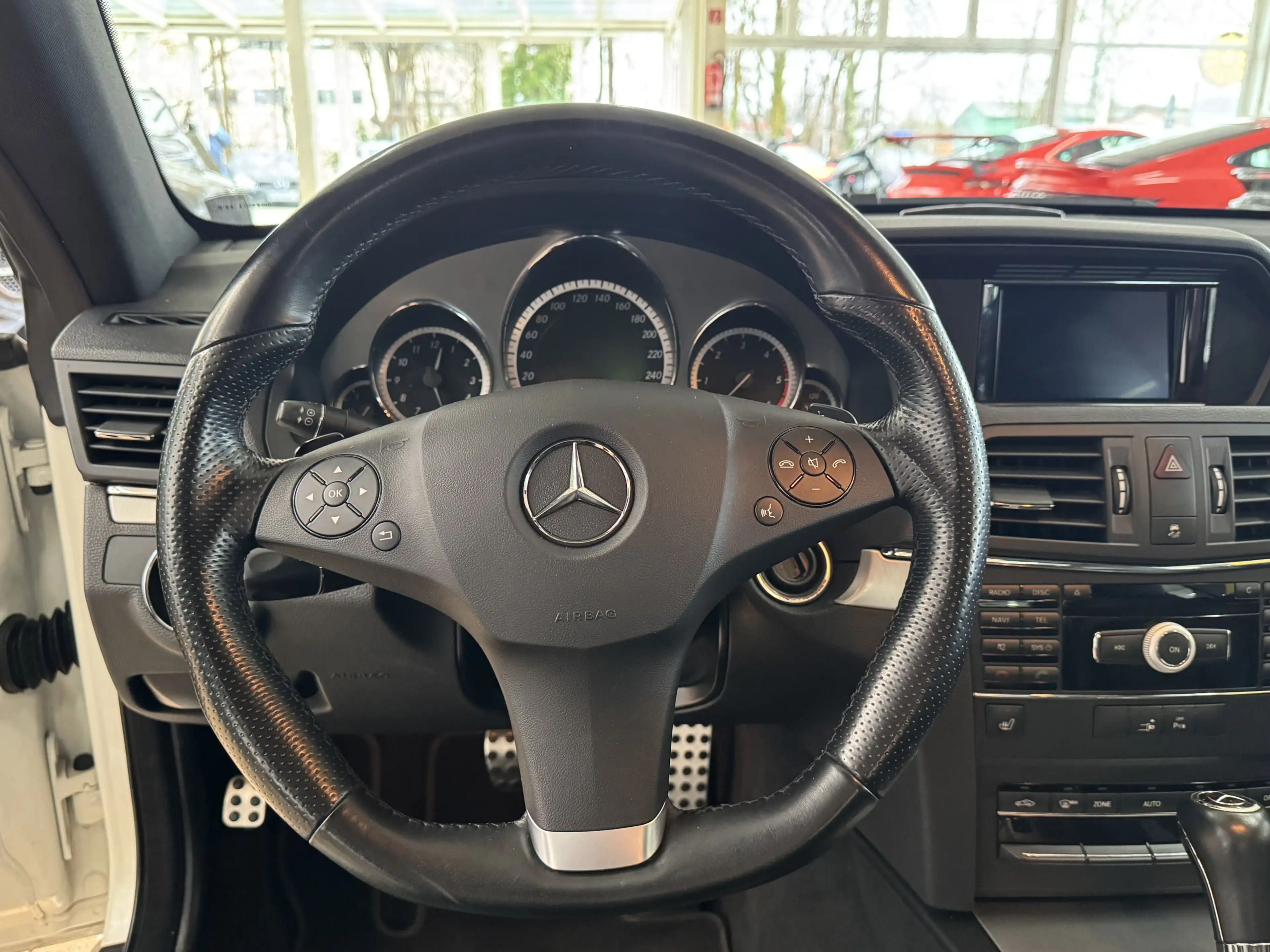 Mercedes-Benz E 250 CDI AMG-LiNE *PANO*NAVi*PDC*LEDER*Bi XENON — photo 8