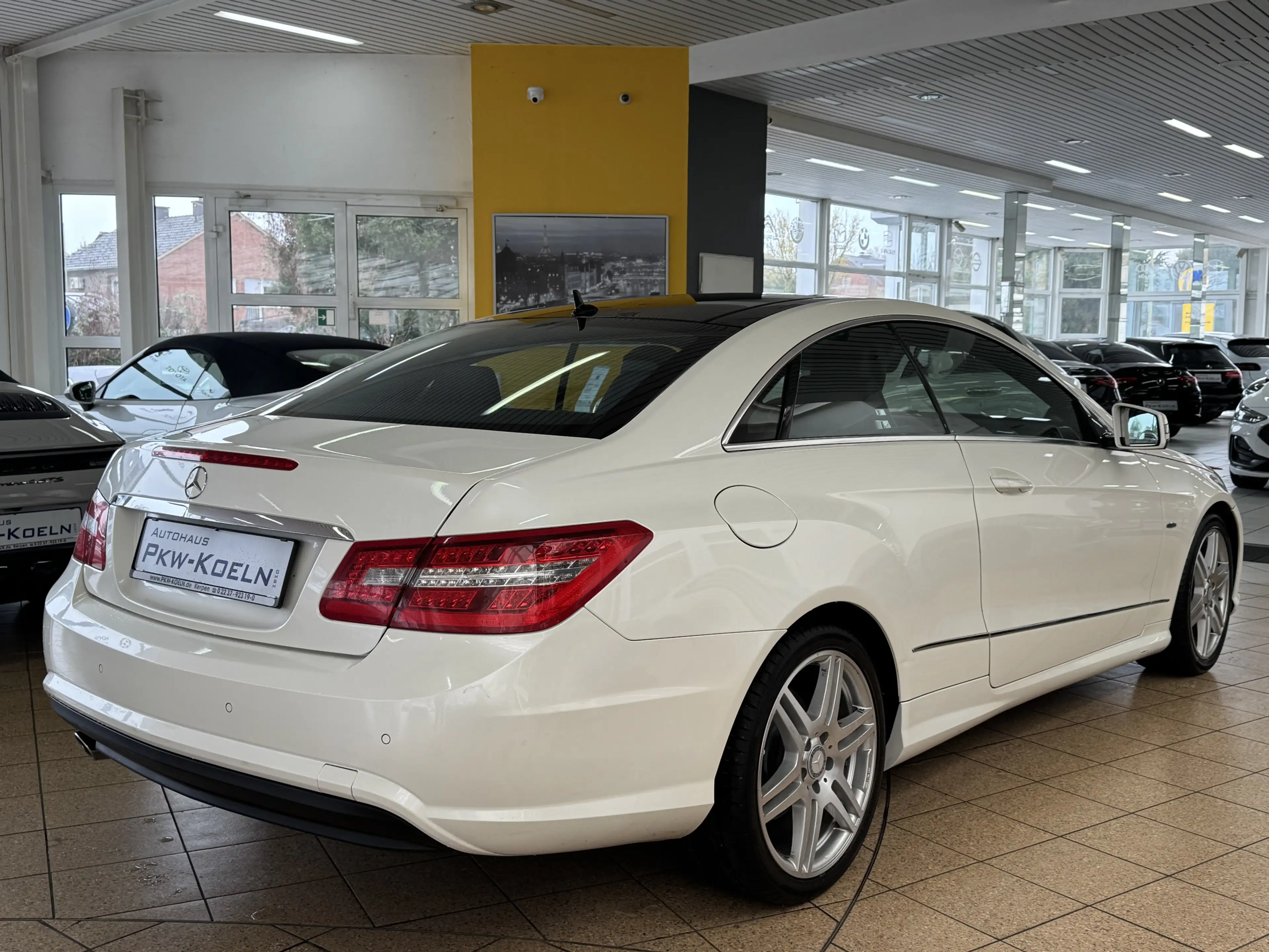 Mercedes-Benz E 250 CDI AMG-LiNE *PANO*NAVi*PDC*LEDER*Bi XENON — photo 3