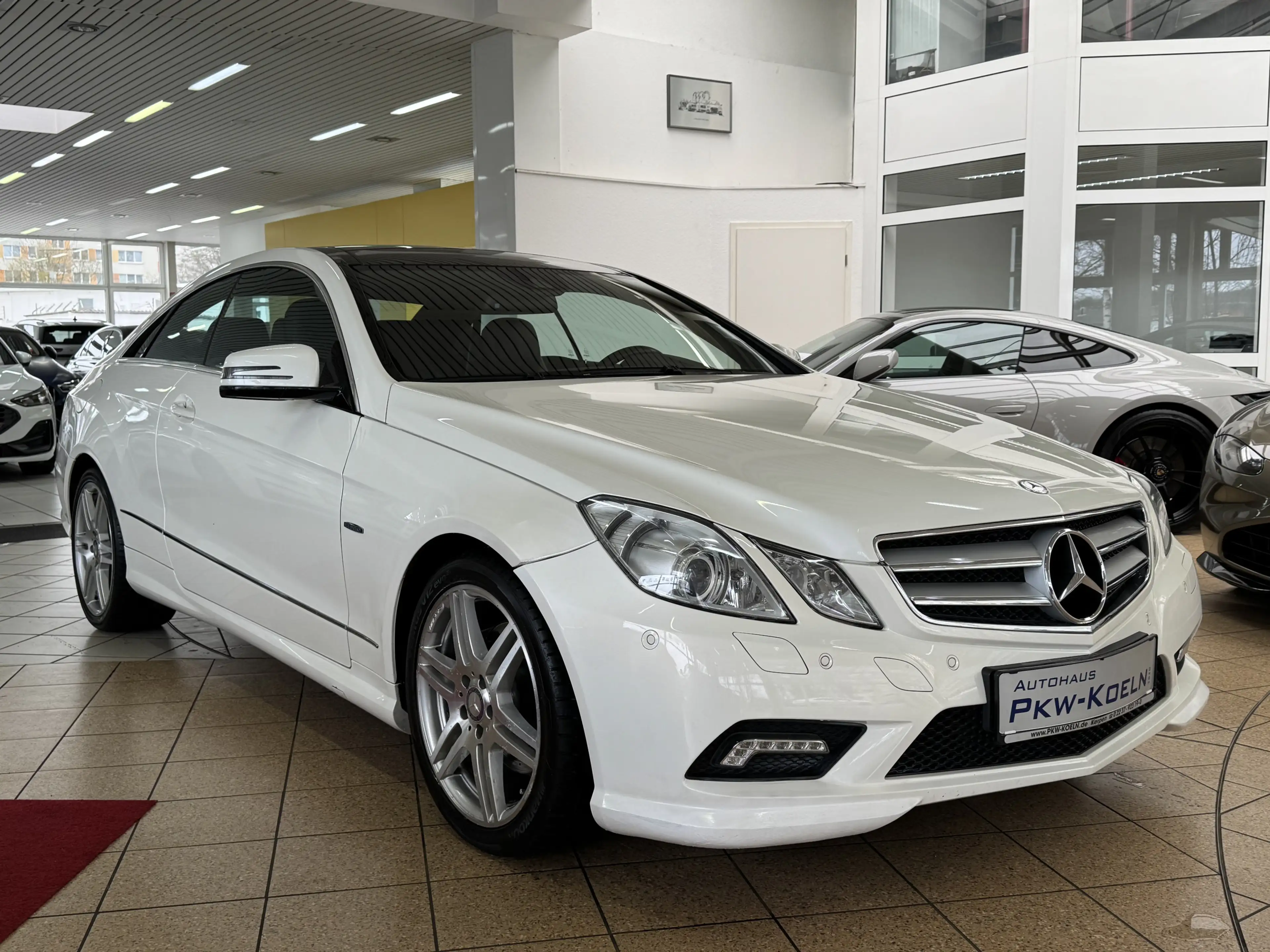 Mercedes-Benz E 250 CDI AMG-LiNE *PANO*NAVi*PDC*LEDER*Bi XENON — photo 2