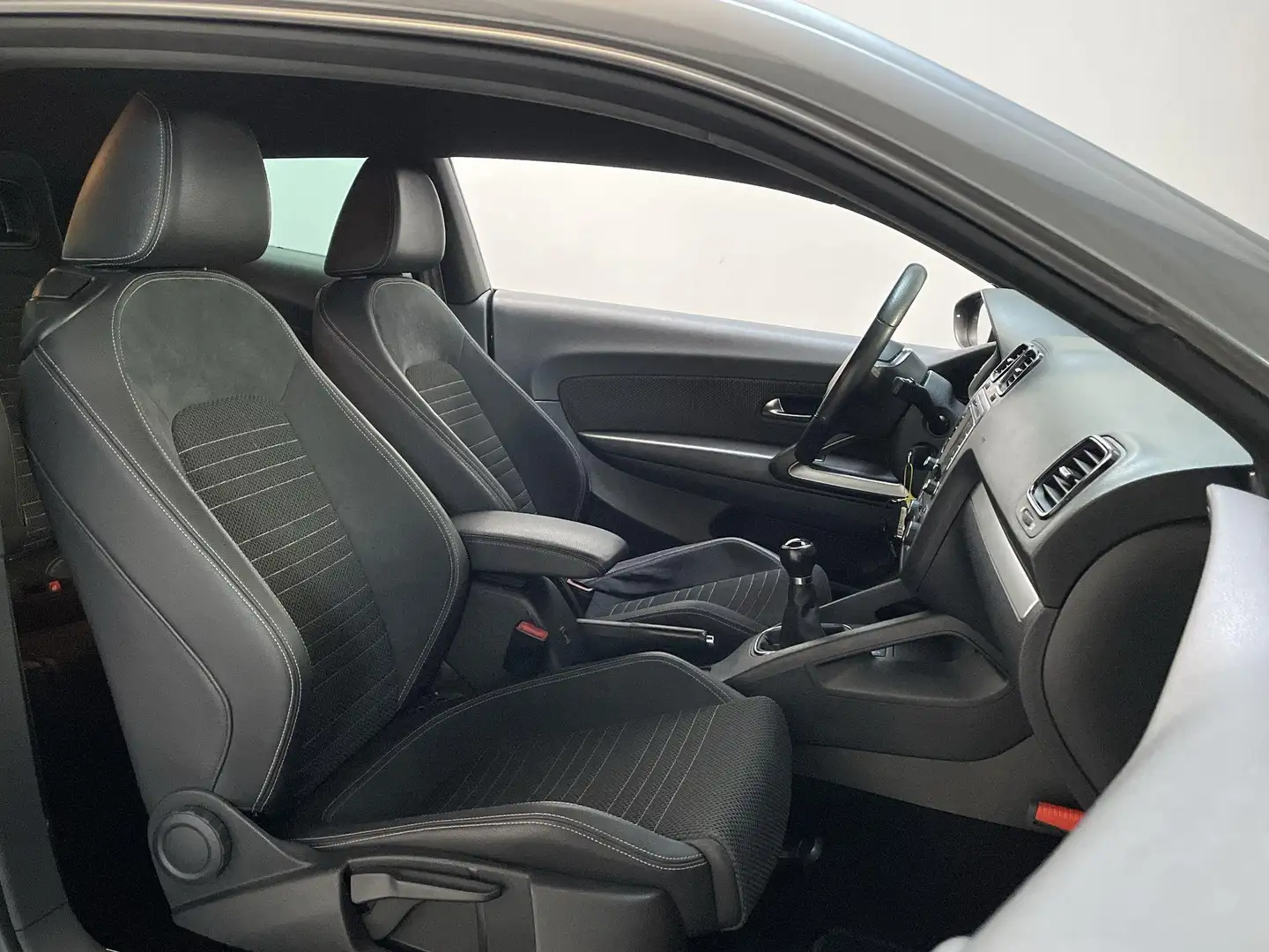Volkswagen Scirocco 1.4 TSI Highline Navigatie Climate Control Parkeer Grey - 2