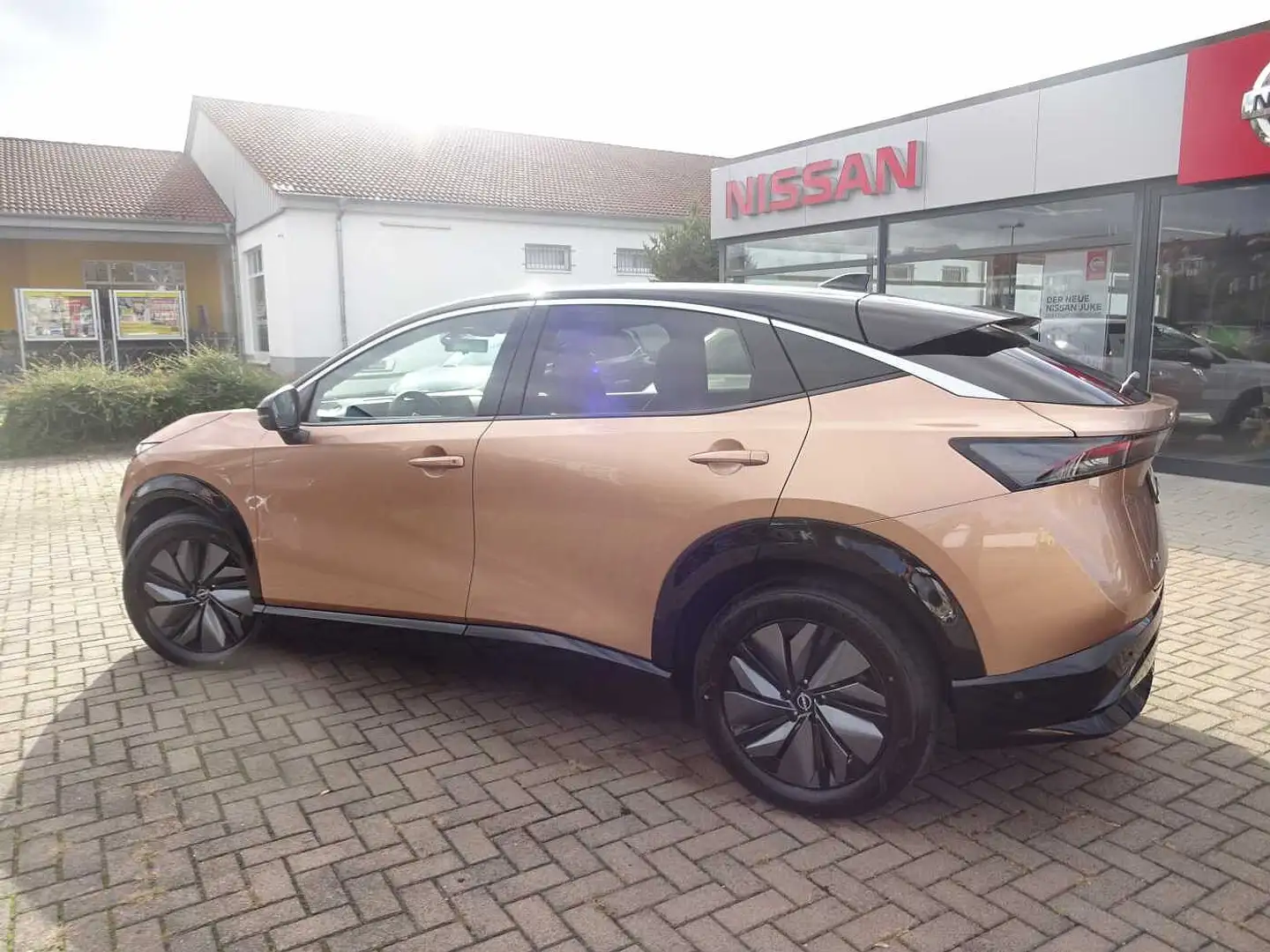 Nissan Ariya EVOLVE PACK 87 KW Braun - 1