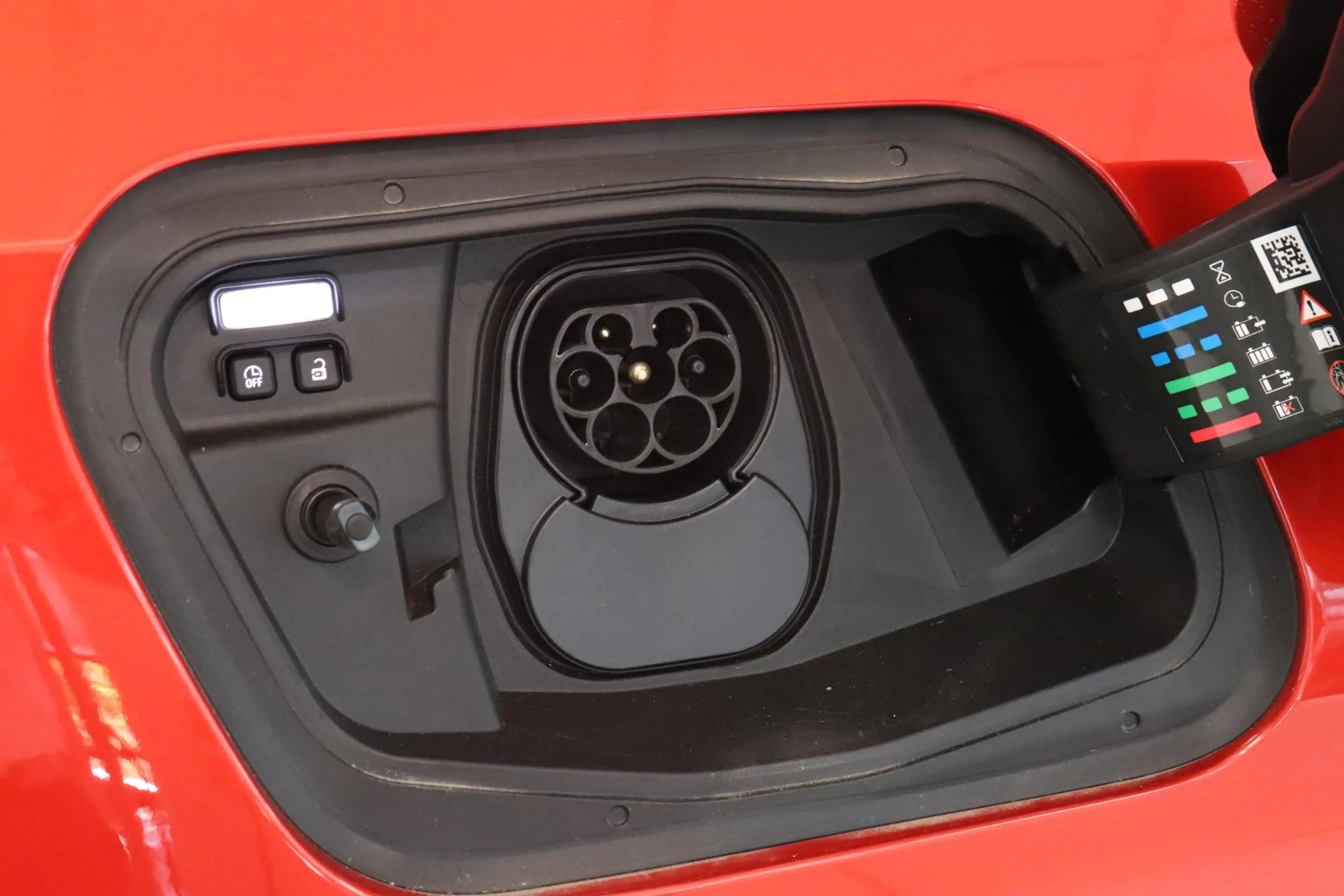 Renault Rafale 1.2 E-Tech 4x4 plug-in hybrid 300 atelier Alpine | — photo 37