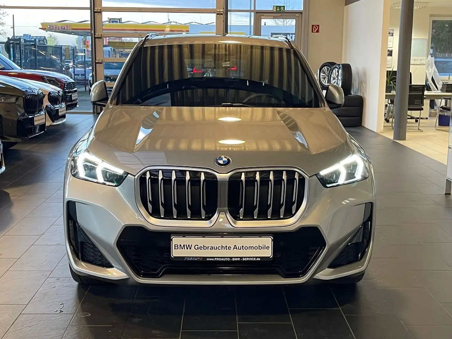 BMW X1 18i sDrive M Sport A-LED/AHK/Komf.Zg/Pano Grau - 2
