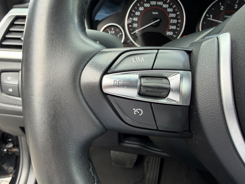BMW 320 d xDrive M Sport LED+KEYLESS+NAVI+HIFI+PDC — photo 24