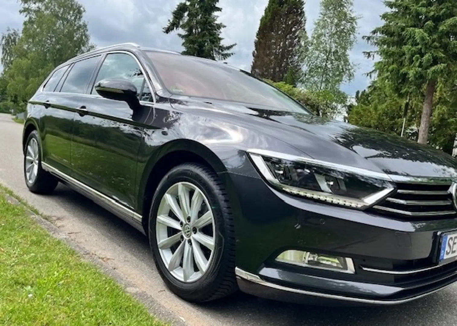 Volkswagen Passat Variant Passat Highline 1.5 TSI BMT DSG Vollausst. Ambie. Grau - 2