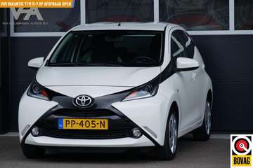 1.0 VVT-i x-play, NL, camera, bluetooth, navi