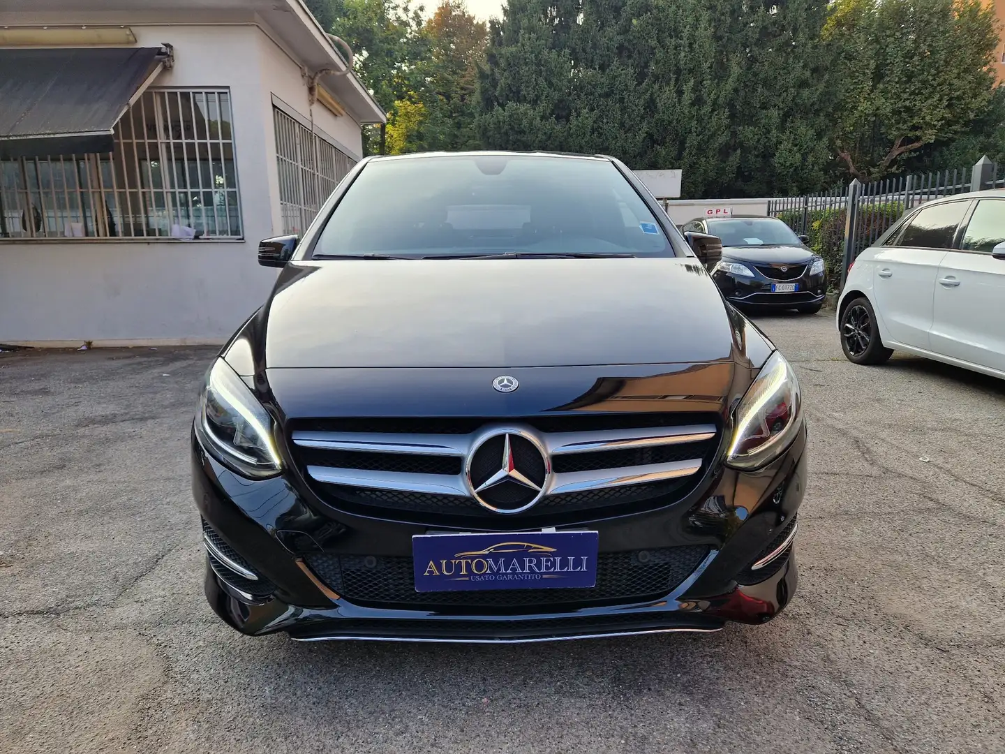 Mercedes-Benz B 180 d Sport Tech auto Zwart - 2