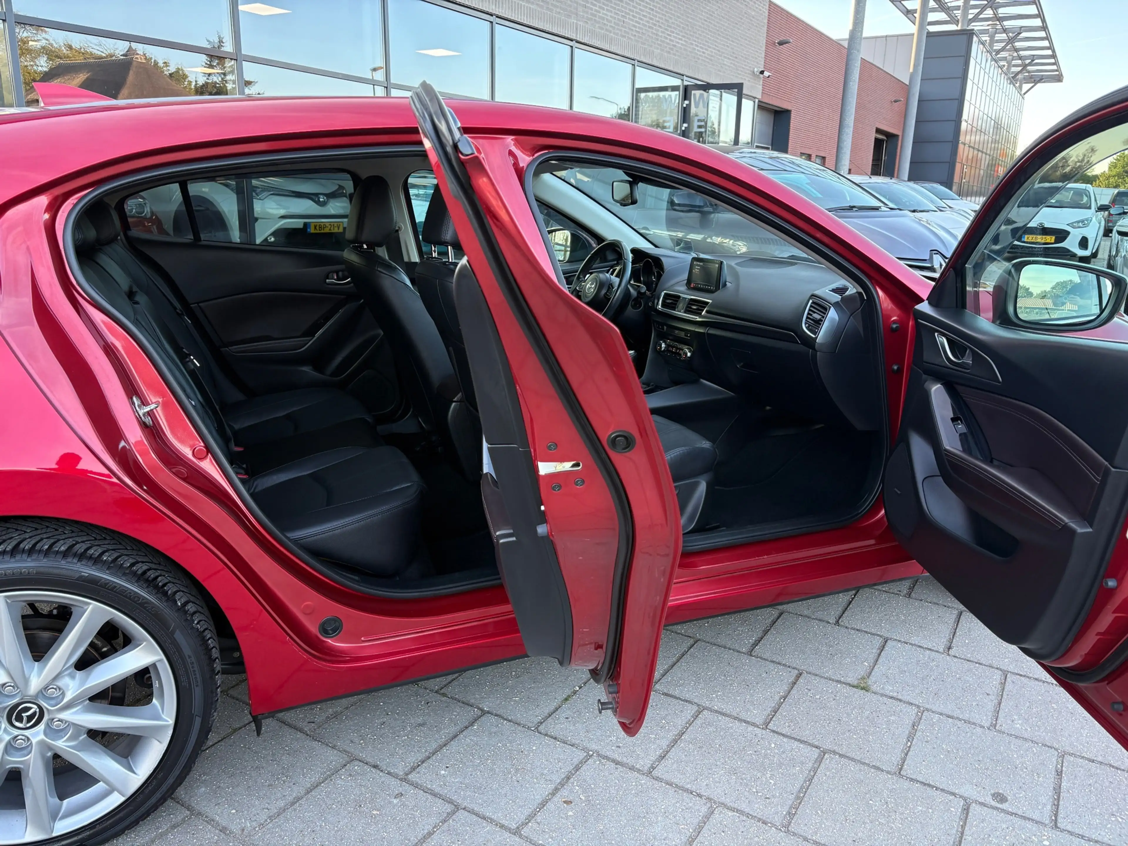 Mazda 3 2.0 SkyActiv-G 120 GT-M Leder, Apple Carplay, Stoe — photo 7