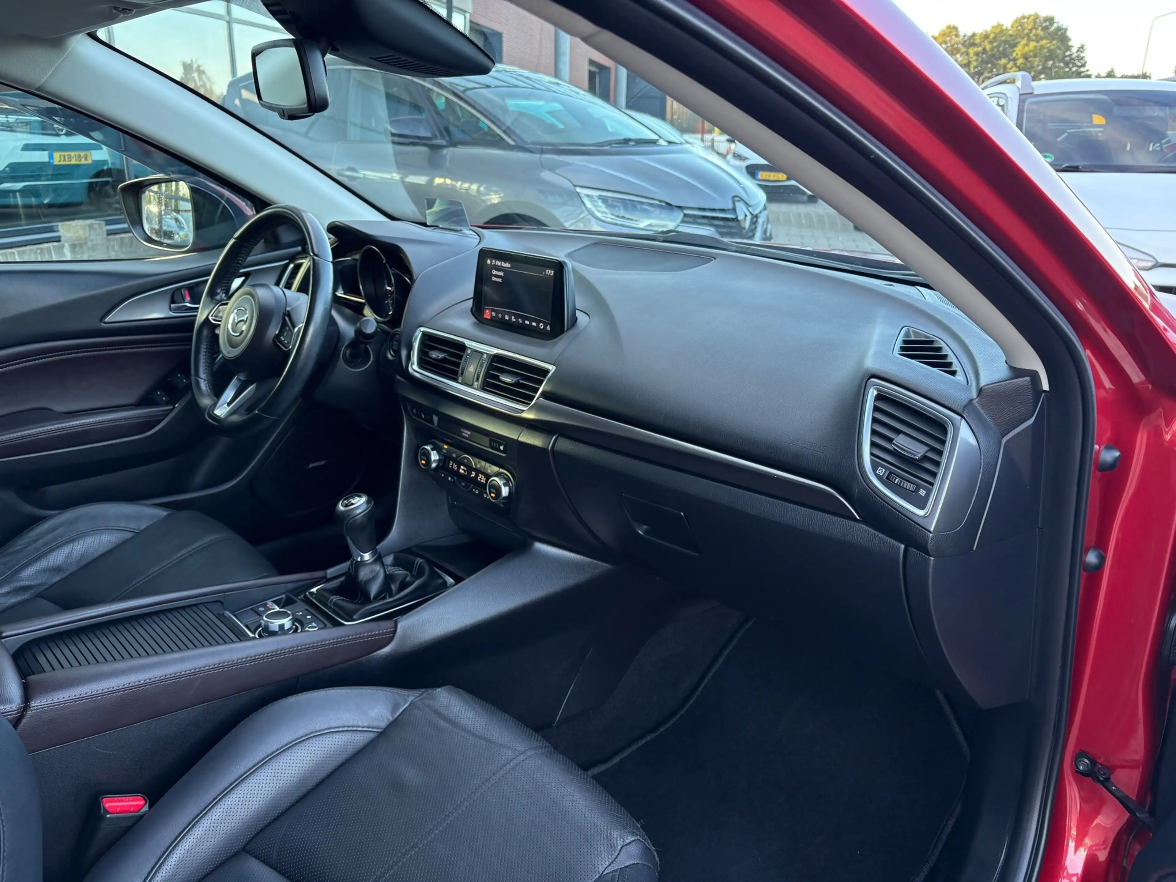 Mazda 3 2.0 SkyActiv-G 120 GT-M Leder, Apple Carplay, Stoe — photo 9