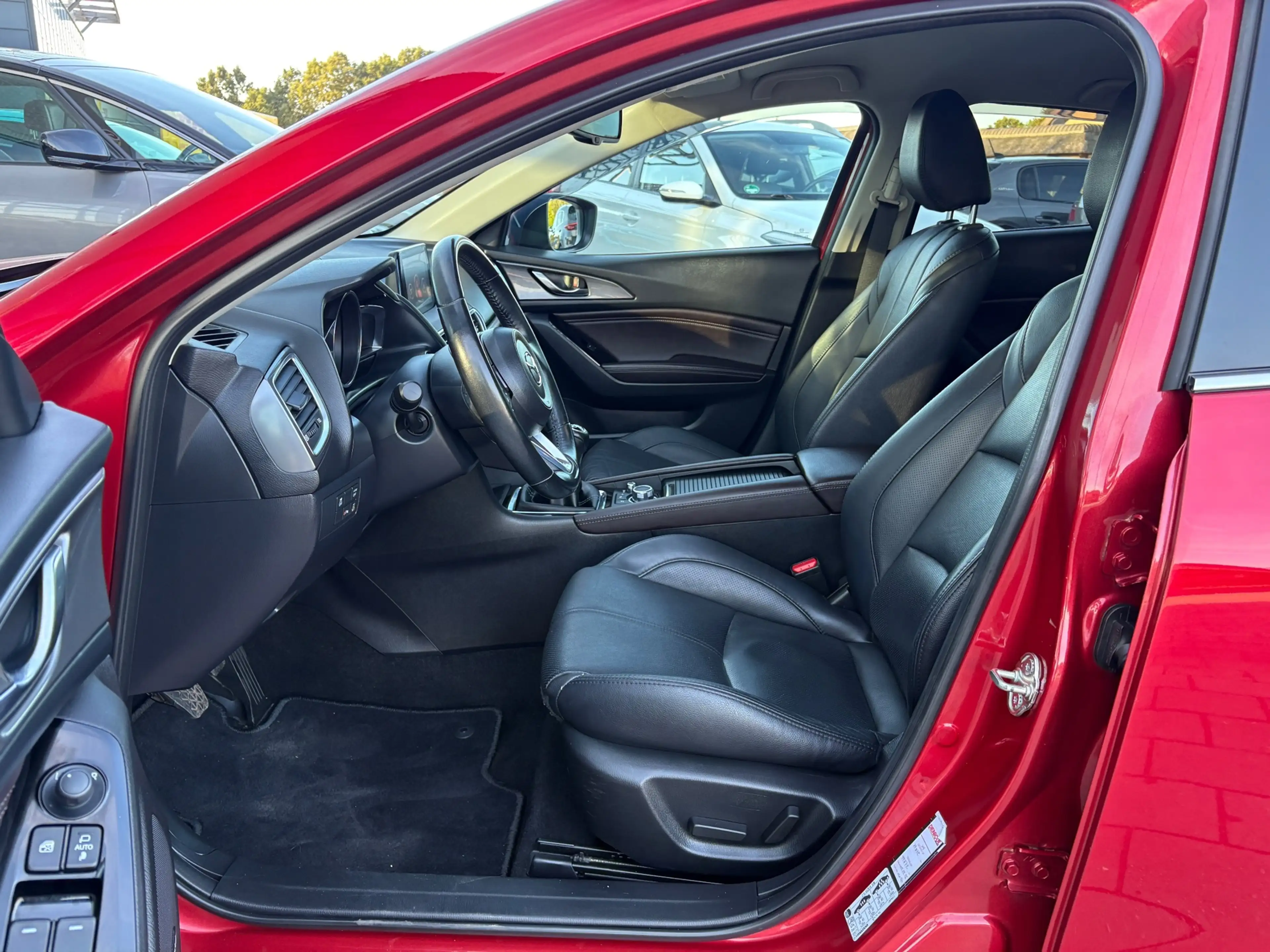 Mazda 3 2.0 SkyActiv-G 120 GT-M Leder, Apple Carplay, Stoe — photo 31