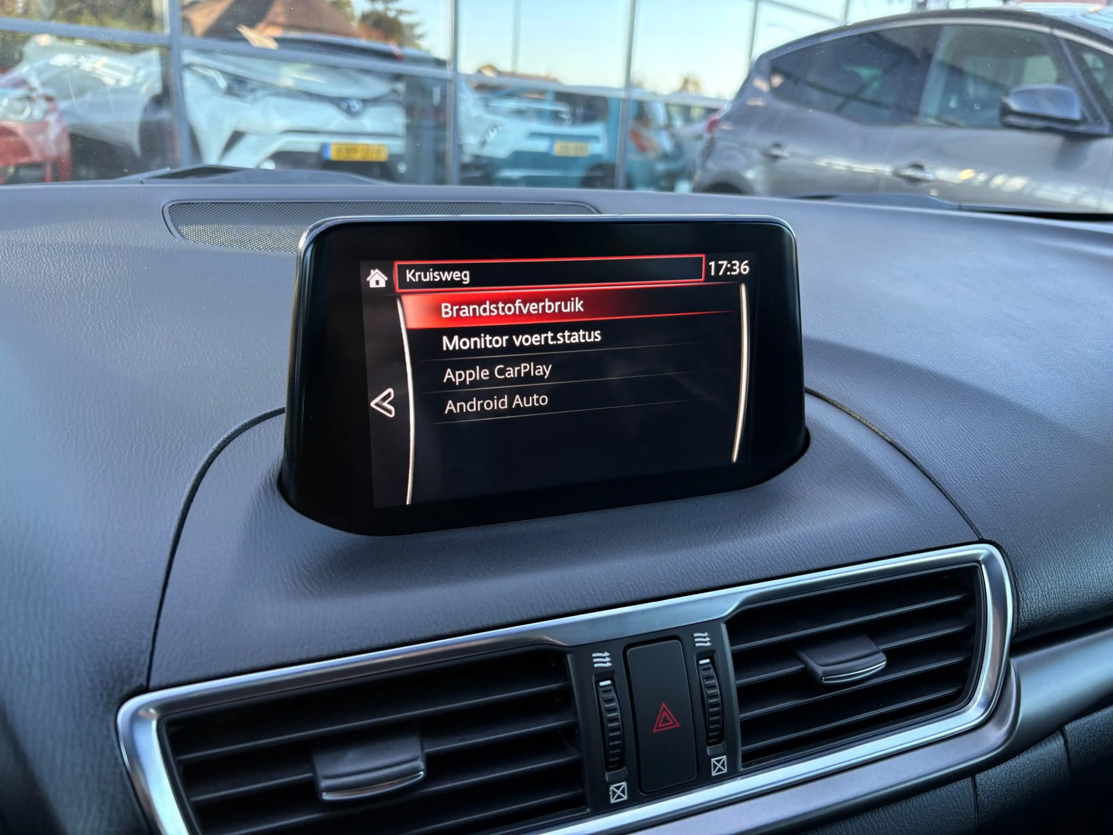 Mazda 3 2.0 SkyActiv-G 120 GT-M Leder, Apple Carplay, Stoe — photo 19