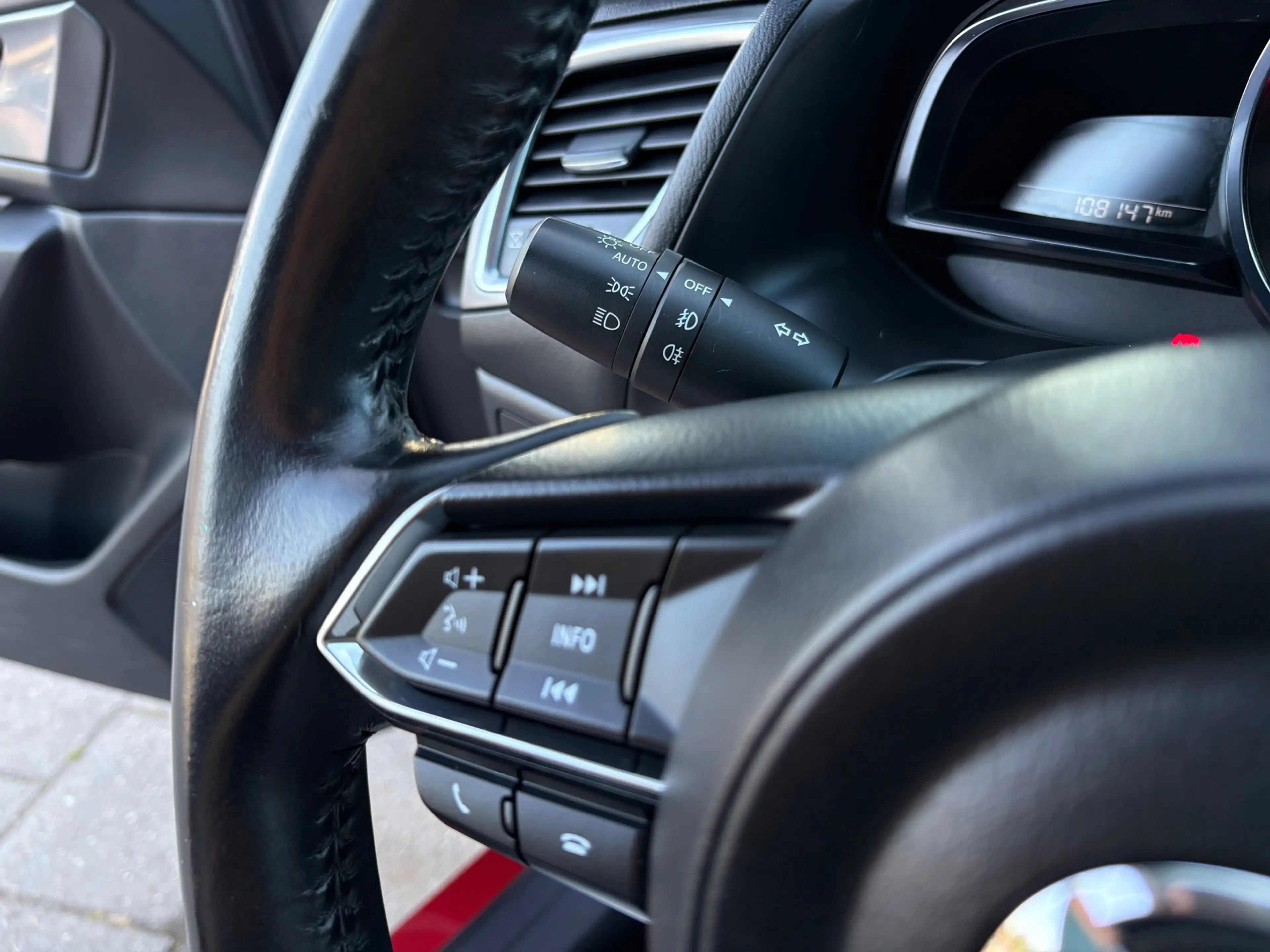 Mazda 3 2.0 SkyActiv-G 120 GT-M Leder, Apple Carplay, Stoe — photo 21