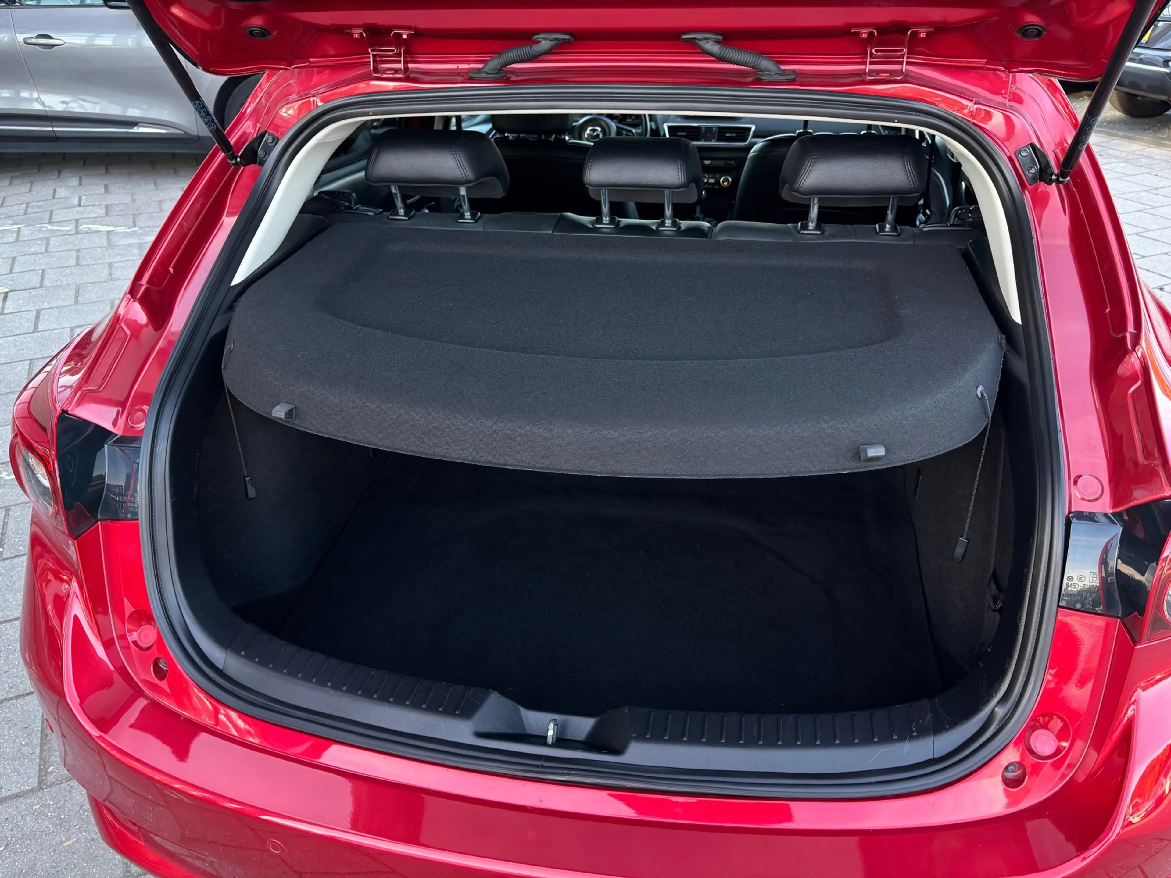 Mazda 3 2.0 SkyActiv-G 120 GT-M Leder, Apple Carplay, Stoe — photo 28