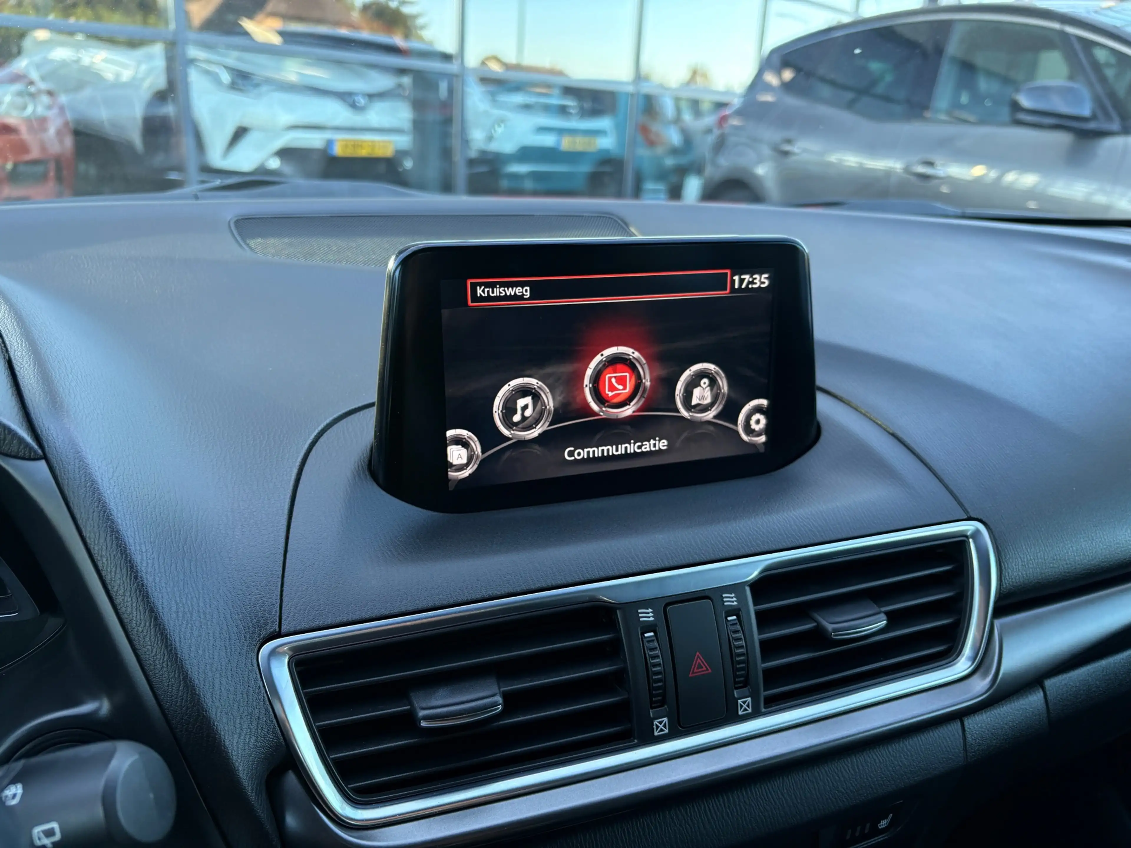 Mazda 3 2.0 SkyActiv-G 120 GT-M Leder, Apple Carplay, Stoe — photo 17
