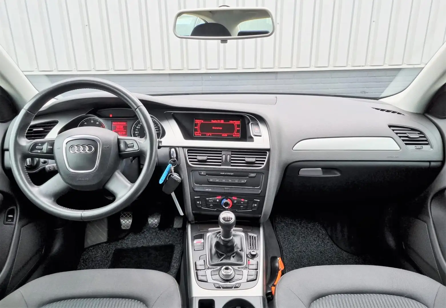 Audi A4 Avant 2.0 TFSI Pro Line Business | YOUNGTIMER | Noir - 2
