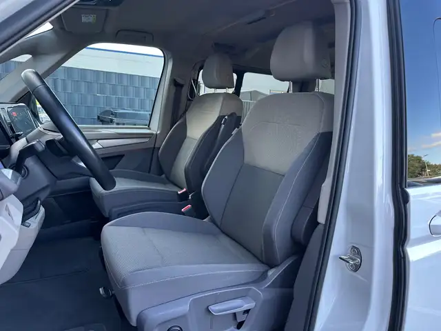 Volkswagen Multivan view 11