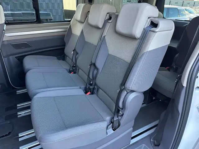 Volkswagen Multivan view 13