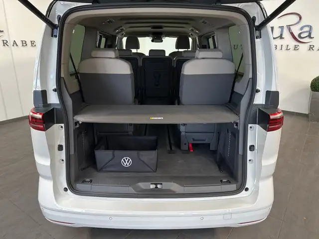 Volkswagen Multivan view 8