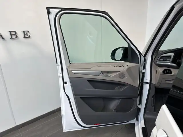 Volkswagen Multivan view 6
