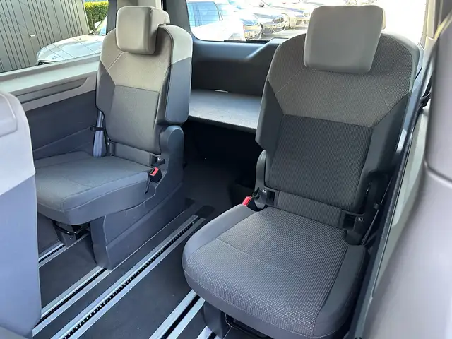 Volkswagen Multivan view 14