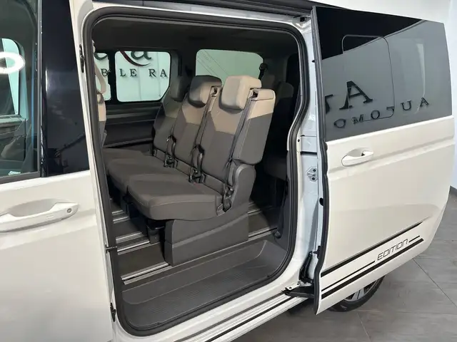 Volkswagen Multivan view 12