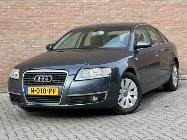 Audi A6 Sedan 2.4 V6 Automaat - Leder - 99DKM - Youngtimer