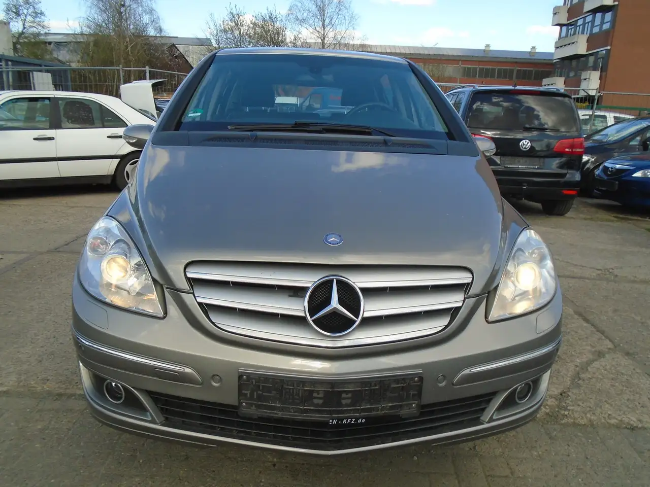 Mercedes-Benz B 200