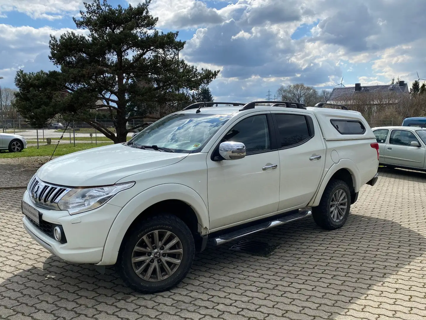 Mitsubishi L200 Plus Doppelkabine 4WD Weiß - 1