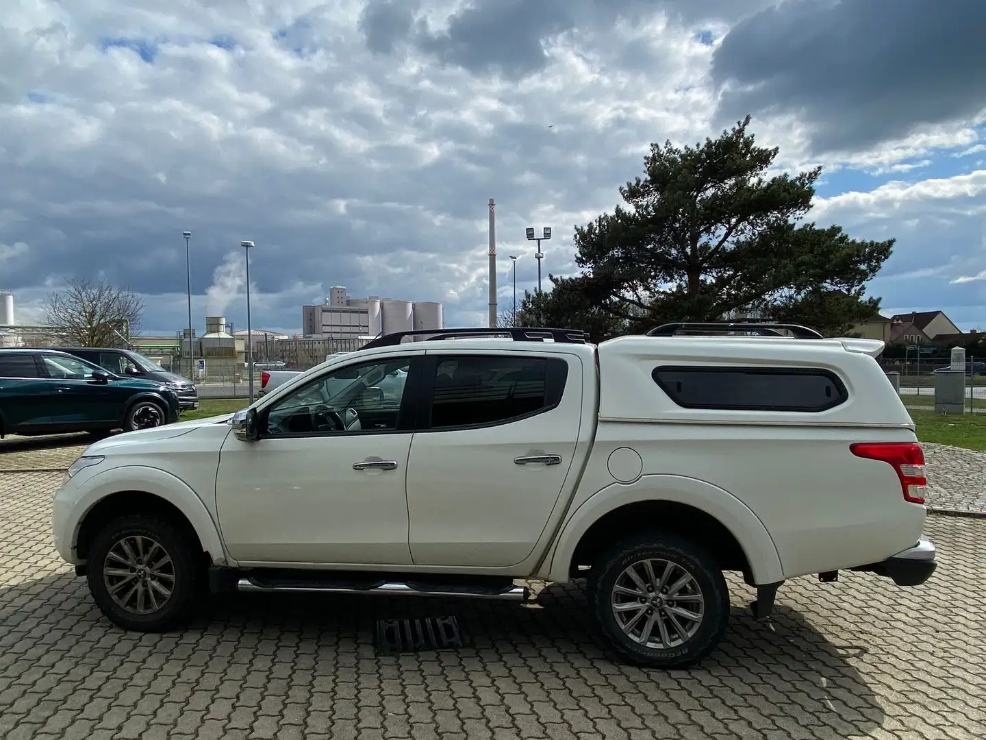Mitsubishi L200 Plus Doppelkabine 4WD Weiß - 2