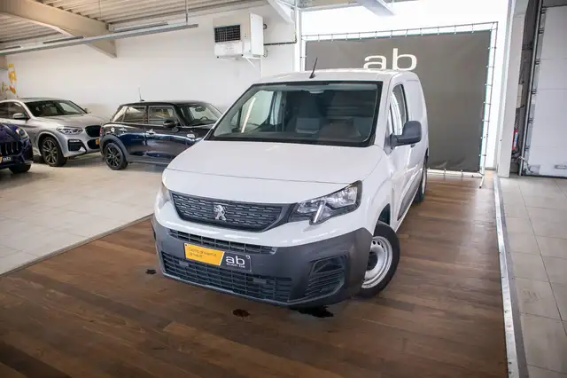 Peugeot Partner view 2