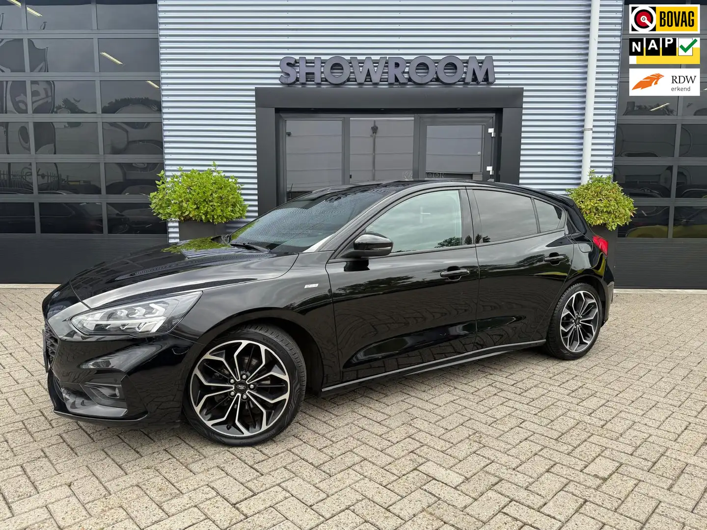Ford Focus 1.5 EcoBoost Vignale ST-Line|Apple Carplay|Camera| Zwart - 1
