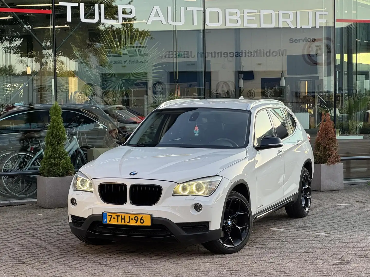 BMW X1 sDrive20i High Executive Automaat 2014 Leder stof Wit - 2