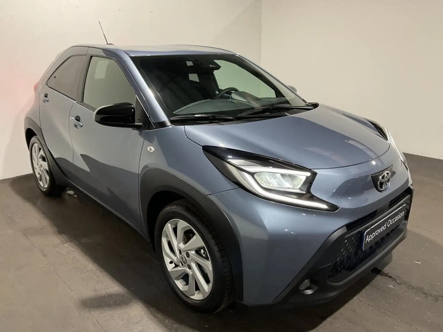 Toyota Aygo X 1.0 VVT-i MT Play | Clima | Stoelverw. | LM Velgen Grijs - 2
