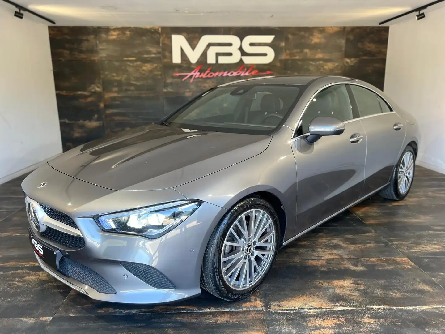 Mercedes-Benz CLA 180 d * CAMÉRA * CLIM-BIZONE * CUIRE * GPS *CARPLAY Grijs - 1