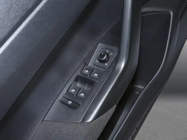 Volkswagen Polo view 8