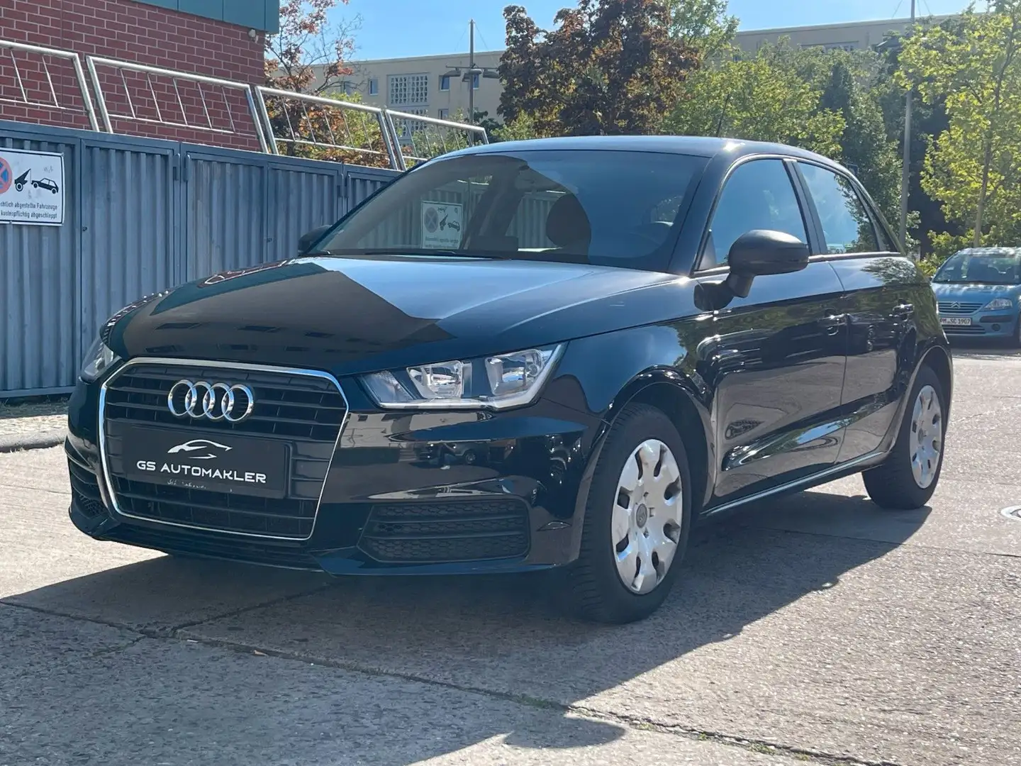 Audi A1 Sportback Ultra Automatik PDC SHZ ALLWETTER Schwarz - 2