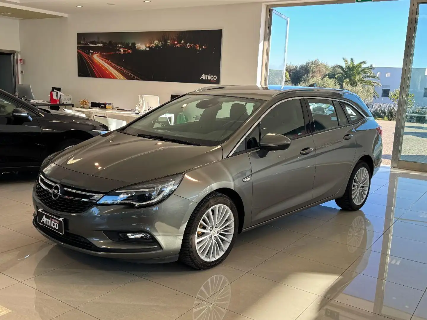 Opel Astra Station Wagon 1.6 CDTi 136 CV Innovation Grijs - 1