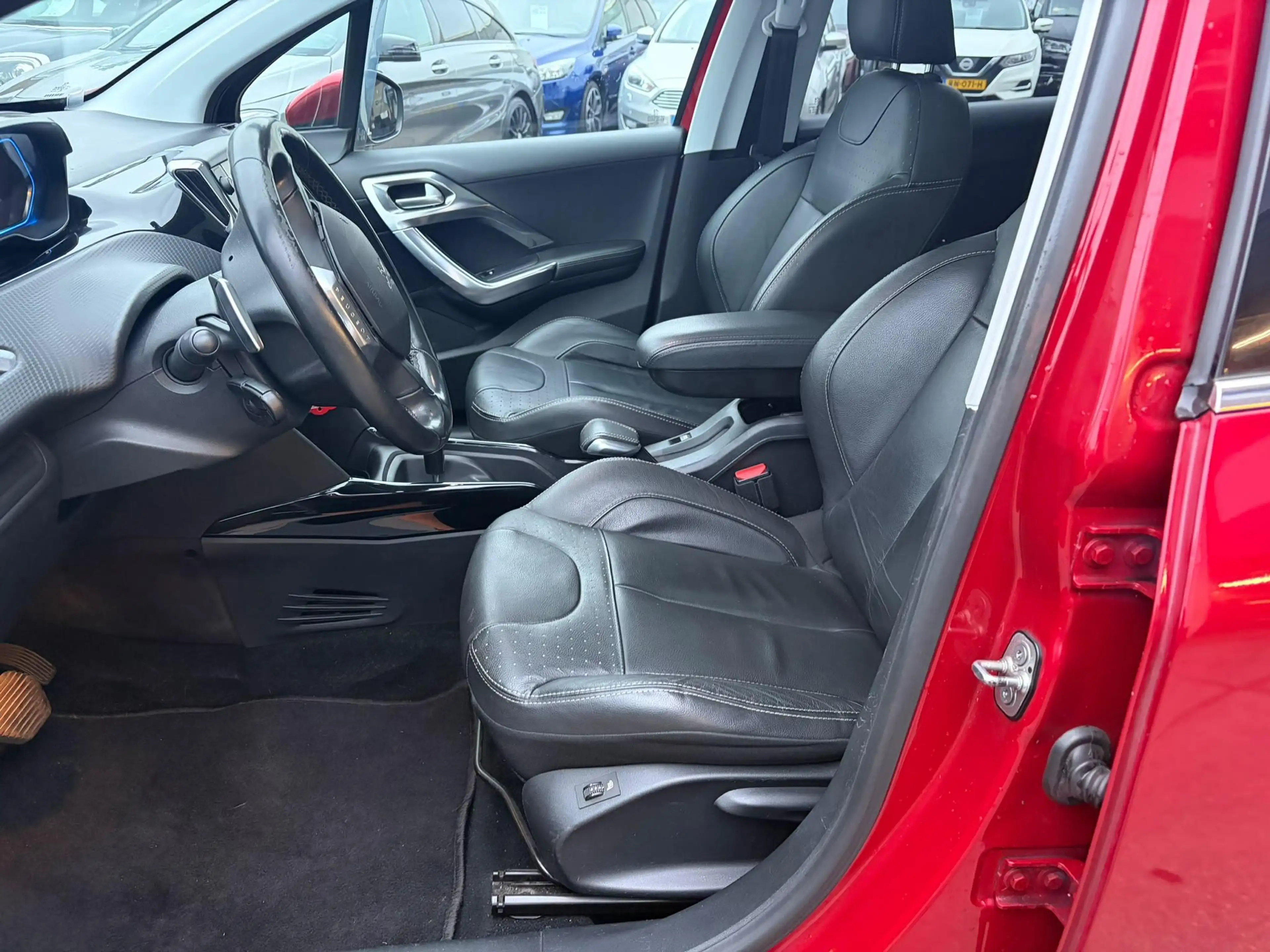 Peugeot 2008 1.2 PureTech Allure Automaat, incl nieuwe motor+di — photo 9
