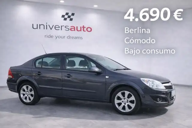 Opel Astra Sedán 1.7CDTi Cosmo