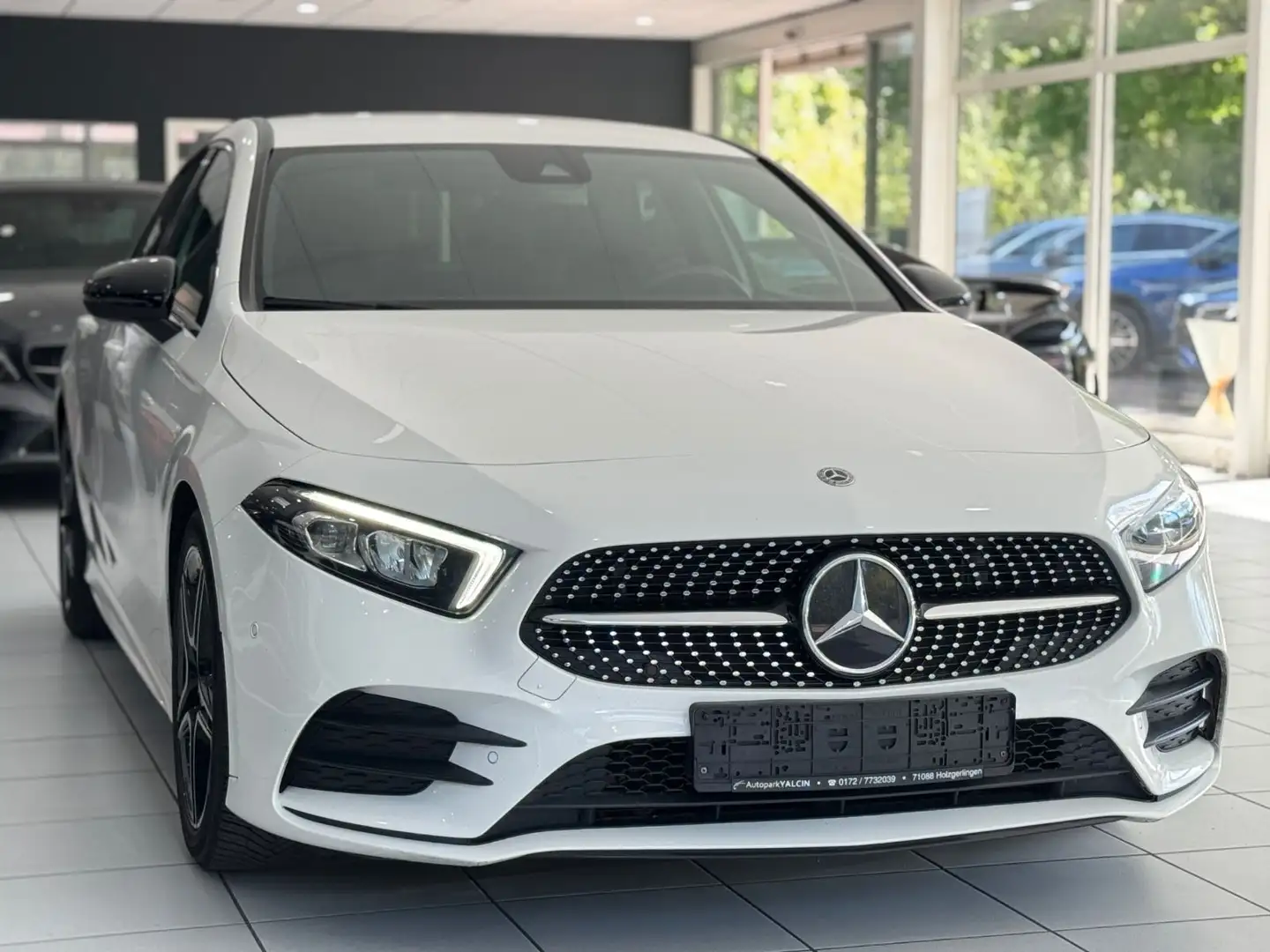 Mercedes-Benz A 180 9G-T *AMG-LINE*NIGHT*R-CAM*LED*WIDE+*NAVI* Weiß - 2