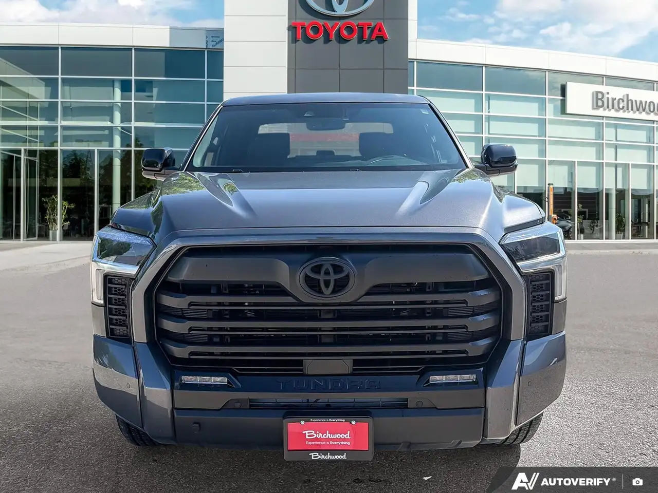 Toyota Tundra снимка Toyota Tundra
