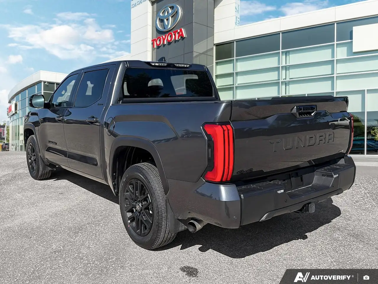 Toyota Tundra снимка Toyota Tundra
