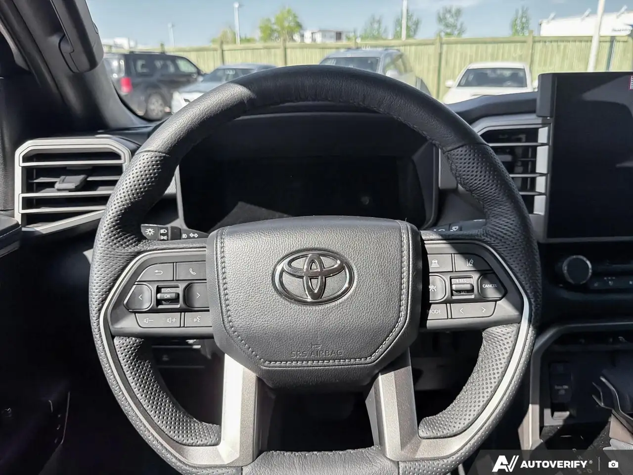 Toyota Tundra снимка Toyota Tundra