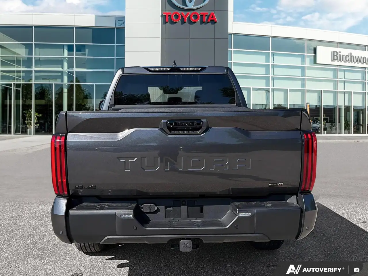 Toyota Tundra снимка Toyota Tundra