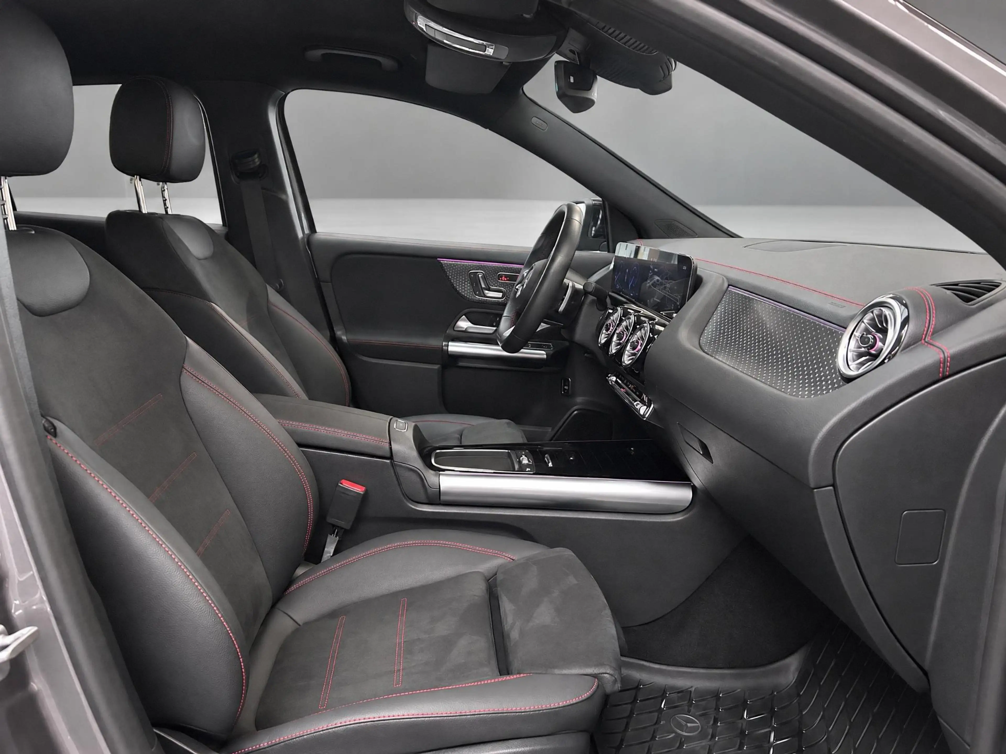 Mercedes-Benz EQA 250 250+ AMG Line 71 kWh — photo 11