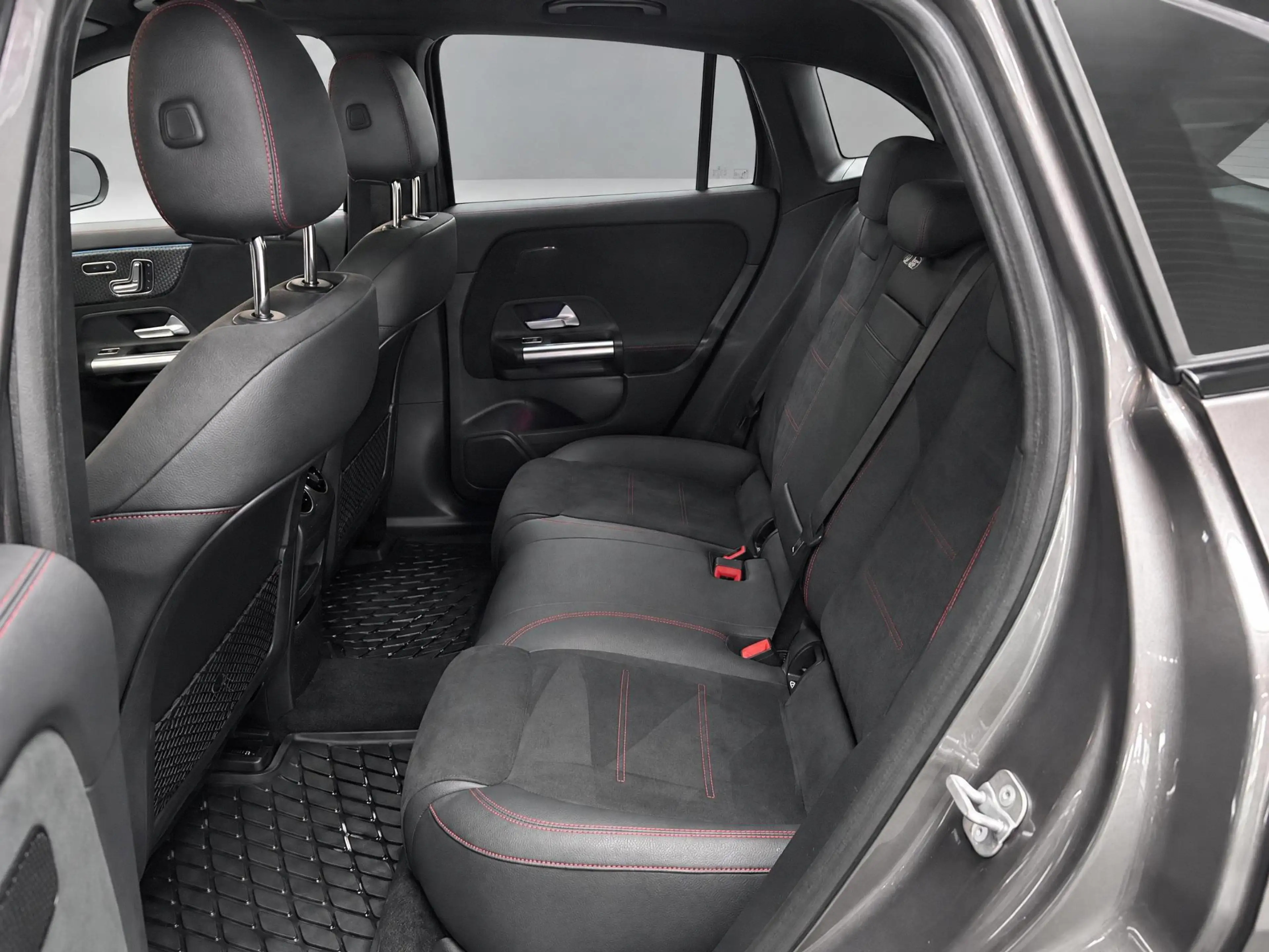 Mercedes-Benz EQA 250 250+ AMG Line 71 kWh — photo 8