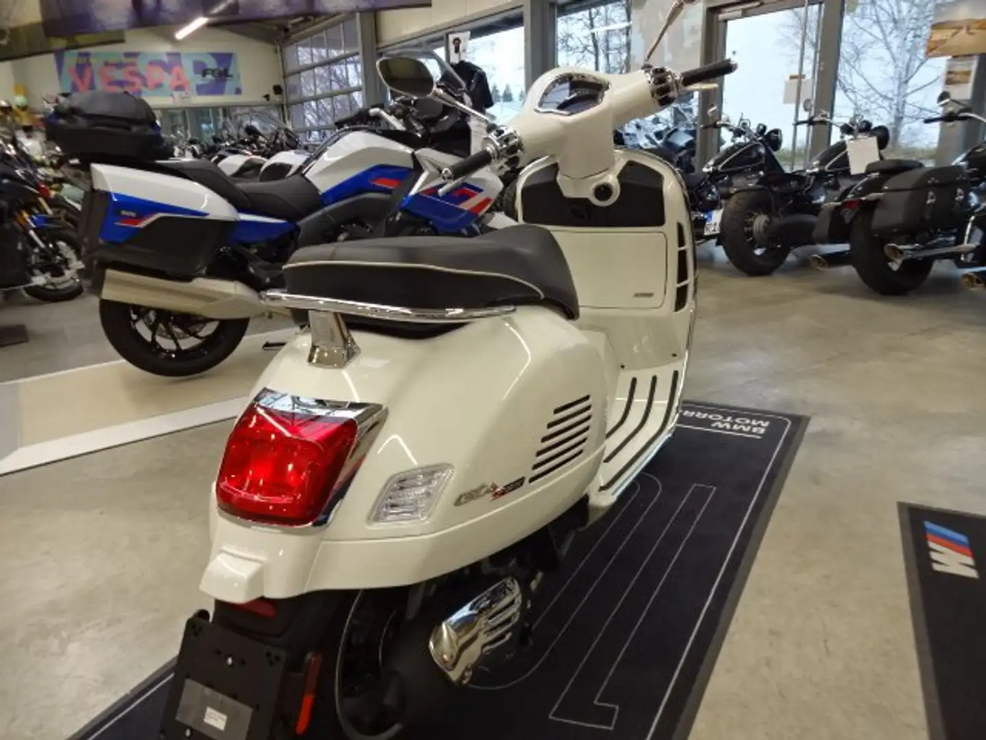Vespa GTS Super 125 E5 weiß - Neufahrzeug Alb - 2